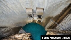 شرکت «سپاسد»، وابسته به سپاه پاسداران، سازنده سد، و شرکت «مهاب قدس»، مهندس مشاور سد گتوند بوده‌اند