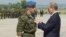 Владимир Путин вручает орден "За военные заслуги", Приштина, 2001 год
