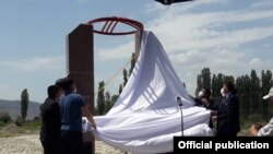 "Атлах" салгылашуусуна арналган монумент.