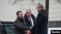 Litwanyň prezidenti Gitanas Nauseda (sagda) we Ukrainanyň prezidenti Wolodymyr Zelenski 10-njy ýanwarda Wilniýusda duşuşýar.
