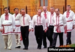 Лукашэнка ў вышыванцы