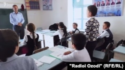 Яке аз мактабҳои миёна дар Кӯлоб. Акс аз соли 2017