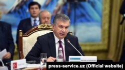 Президент Узбекистана Шавкат Мирзияев на саммите в Бишкеке.