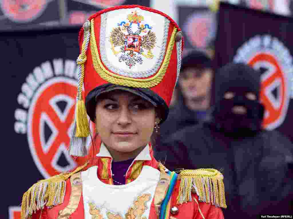 Колону руху проти нелегальної міграції традиційно очолили барабанщики.