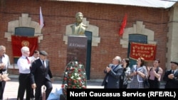 Открытие бюста Сталину в дагестанском селе Новокаякент, апрель 2020 г.