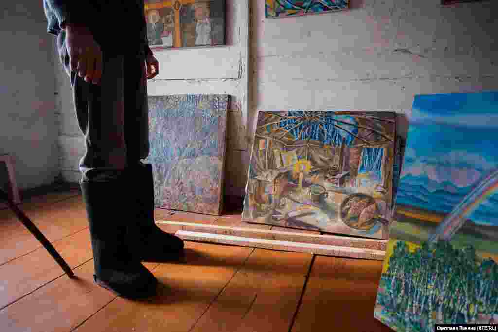 Скоро зима закончится, и художник-отшельник уйдет в лес - жить в шалаше, таком же, как изображен на этой его картине, еще дальше от людей