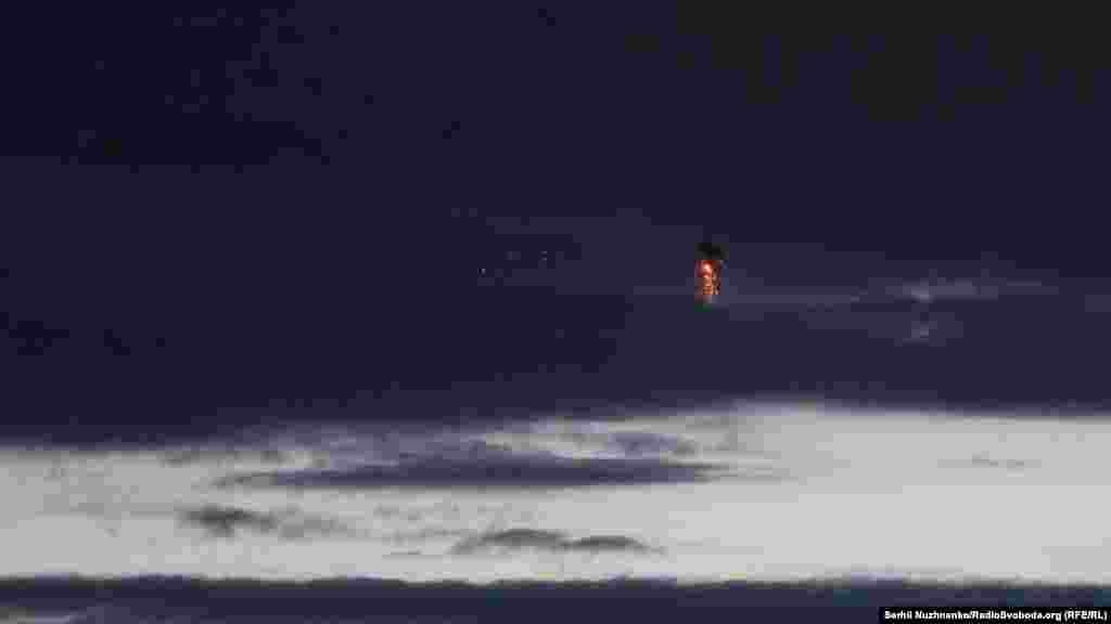 Сліди в небі від збитого дрона