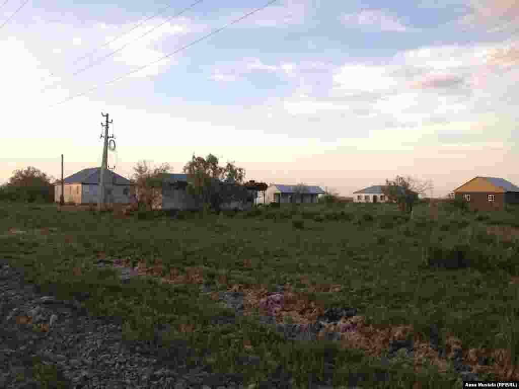 Село в ожидании туристов. Зимой здесь нет ни одной живой души. Владельцы закрывают гостевые дома и уезжают в Жарбулак. Зима в регионе суровая, и туристический сезон короткий - с 15 июня по 15 августа.&nbsp;