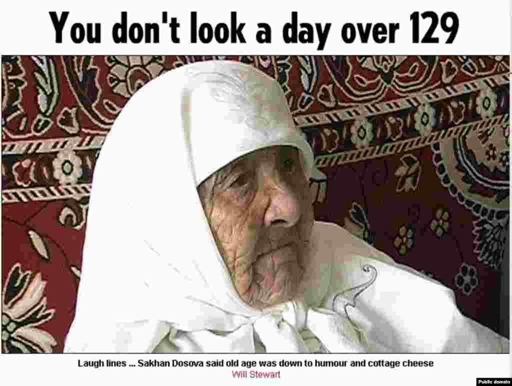 Сахан Досованың бұл суреті әлемге танылған еді. Батыстық басылымдар әженің бұл суретін Азаттықтан көшіріп басқан. - Only for Kazakh Svc's Use please.It's originally our photo but picked up by Sun without our permission.  Фото из британской газеты "Сан" от 25 марта 2009 года, напоминающее фото из веб*сайта радио Азаттык от 12 марта 2009 года. 