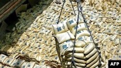 افزايش درآمدهای نفتی، موجب افزايش چشمگير واردات شده است. (عکس تزيينی است) عکسAFP