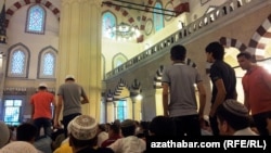 Aşgabadyň Ärtogrul Gazy" metjidi. Arhiwden alnan surat