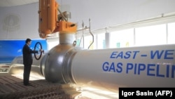 خط لوله موسوم به دهلیز جنوبی به طول ۳۵۰۰ کیلومتر، میدان شاه‌دنیز آذربایجان واقع در دریای خزر را به ایتالیا وصل خواهد کرد.