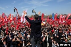 Падчас сёньняшняга мітынгу.