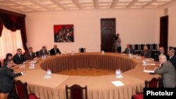 Второй раунд переговоров между правящей коалицией и оппозиционным АНК, Ереван, 26 июля 2011 г.