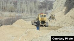 Көк-Таш - Ак-Сай жолунун курулушу уланууда, 12-январь, 2014.