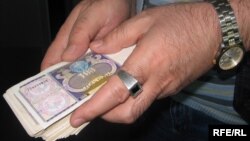 Ўзбекистонда амалдорларнинг тадбиркорлардан таъмагирлик қилиш кенг тарқалгани айтилади.