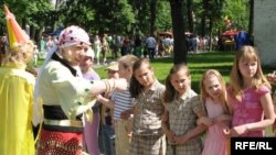 Дзяцей у парку Жылібэра пастроілі для гульні