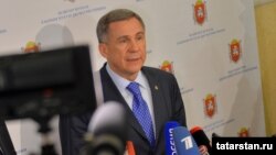 Миңнеханов Акмәчеттә журналистлар сорауларына җавап бирә. 5 март 2014