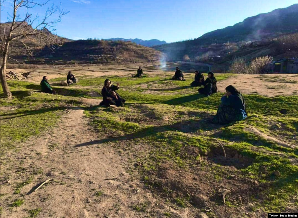 Ирандын Лурестан аймагында жашаган аялдардын жолугушуусу.&nbsp;