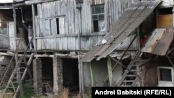 За время конфликта, когда Цхинвал находился практически в осадном положении, в городе появилось множество убогих сарайчиков