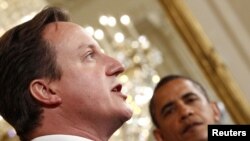 دیوید کامرون (چپ) در کنار باراک اوباما