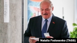 Лукашенко вранці 9 серпня проголосував на виборах у Мінську і після цього поспілкувався з журналістами