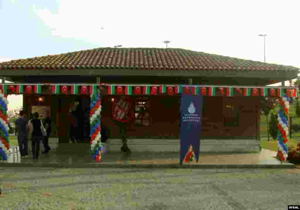 Tatar-Başqort yortı - 6 iyün könne İstanbulnıñ Yevropa öleşendä, İstanbul Böyekşähär bälädiäse tarafınnan tözelgän Topkapıda Tatarstan mädäniät yortınıñ açılış tantanası uzdı. Selman Yeşil fotoları © tawish.org