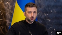 Президент Украины Владимир Зеленский предположил, что такая защита Польши могла бы распространяться только на западные регионы Украины