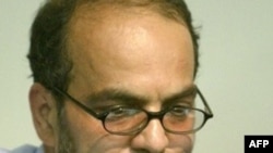 ماشاالله شمس الواعظين، سخنگوی انجمن دفاع از آزادی مطبوعات، در مصاحبه ای به راديو فردا می گويد که برخی روزنامه نگاران احضار شده اند، اما فعلا از انتشار خبر احضار خود خودداری کرده اند.