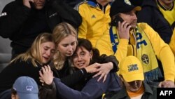 Шведські вболівальники після того, як стало відомо про загибель їхніх співвітчизників, Бельгія, 17 жовтня 2023 року