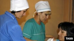 Как рассказала Циала, аппаратуру и оборудование врачи с собой не привезли, но с собой они увезут список людей, нуждающихся в неотложном стационарном лечении в Москве