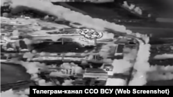 Скріншот з відео ССО ЗСУ, на якому зафіксовано удар по логістичному хабу 810-ї бригади ЧФ РФ у Курській області РФ 18 вересня 2025 року