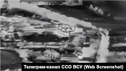 Скриншот из видео ССО ВСУ, на котором запечатлен удар по логистическому хабу 810-й бригады ЧФ РФ в Курской области РФ 18 сентября 2025 года