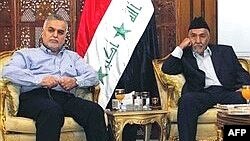 طارق الهاشمی معاون سنی مذهب رییس جمهوری عراق و عدنان الدلیمی، پیش از کنفرانس خبری در بغداد