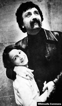 Vaqif Mustafazadə qızı Əzizə ilə