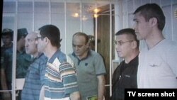 Тошкент шаҳар судида солиқчилар устидан бўлиб ўтган маҳкама жараёнидан лавҳа ("Ёшлар" телеканалидан олинган ТВ-скриншот). 