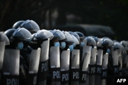 Военные в Янгоне во время протестов, 7 февраля.