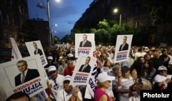Самвел Карапетяндын жактоочуларынын демонстрациясы. Ереван, 4-июль, 2025-жыл