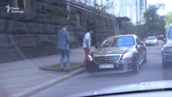 Там на нього чекав депутат Тищенко, який потім вказав водієві їхати до Офісу президента