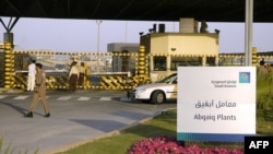 محمد بن سلمان جانشین ولیعهد عربستان سعودی در مصاحبه‌ با مجله اکونومیست گفت که طرحهایی برای فروش سهام آرامکو در دست بررسی است. 