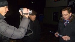 Алесь Лагвінец чытае вершы пад прыцэлам відэакамэры «супрацоўніка ў цывільным»