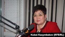 Депутат ЖК Надира Нарматова в студии "Азаттыка", Бишкек, 23 ноября 2011 года.
