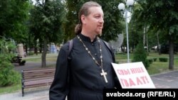 Уладзімер Драбышэўскі падчас адзіночнага пікету