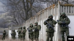 Кырымны аннексияләүче Русия хәрбиләре, 2014 елның 19 марты