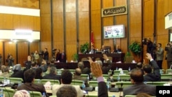 مجلس کردستان عراق، که ۱۱۱ کرسی دارد، برگزاری همه پرسی برای تعیین تکلیف استان کرکوک را به شش ماه دیگر موکول کرد.