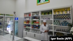 Aşgabatda bir dermanhana. Illýustrasiýa suraty. Arhiwden alyndy. 