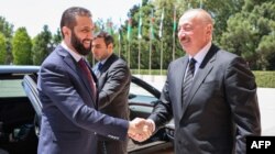 Президент Азербайджана Ильхам Алиев встречает в своей резиденции временного президента Сирии Ахмеда аш-Шараа. Баку, 12 июля 2025 года