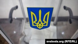 Загалом на виборах, за попередніми даними ЦВК, перемагає Володимир Зеленський, на другому місці – Петро Порошенко