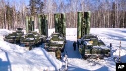 Російські ЗРК С-400 на спільних російсько-білоруських навчаннях, січень 2022 року