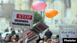 Акция протеста в Ереване против обязательной накопительной пенсионной системы (архив)